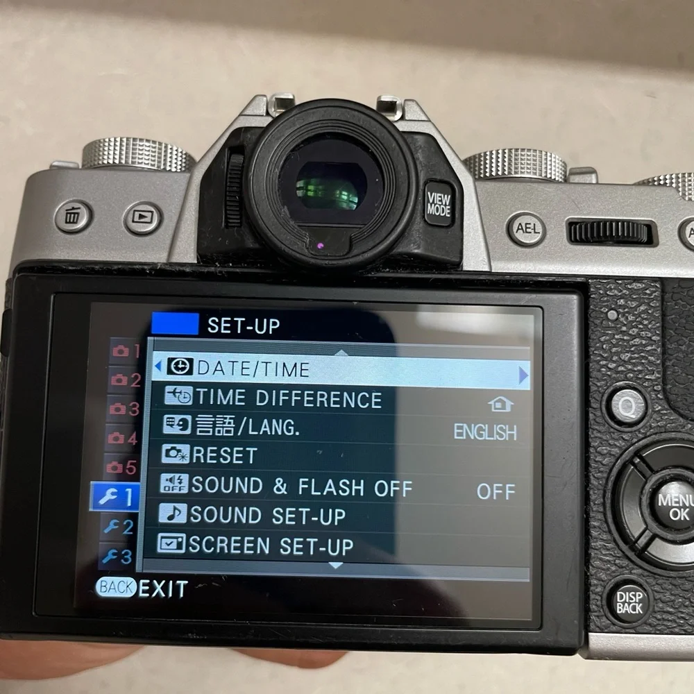 Fuji XT10 with 2 Straps, charger, 5x Batteries, 2 lenses!